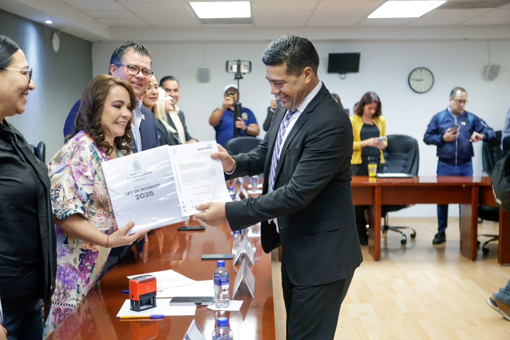 Leo Montañez presenta proyecto de Ley de ingresos 2026 ante el Congreso ...